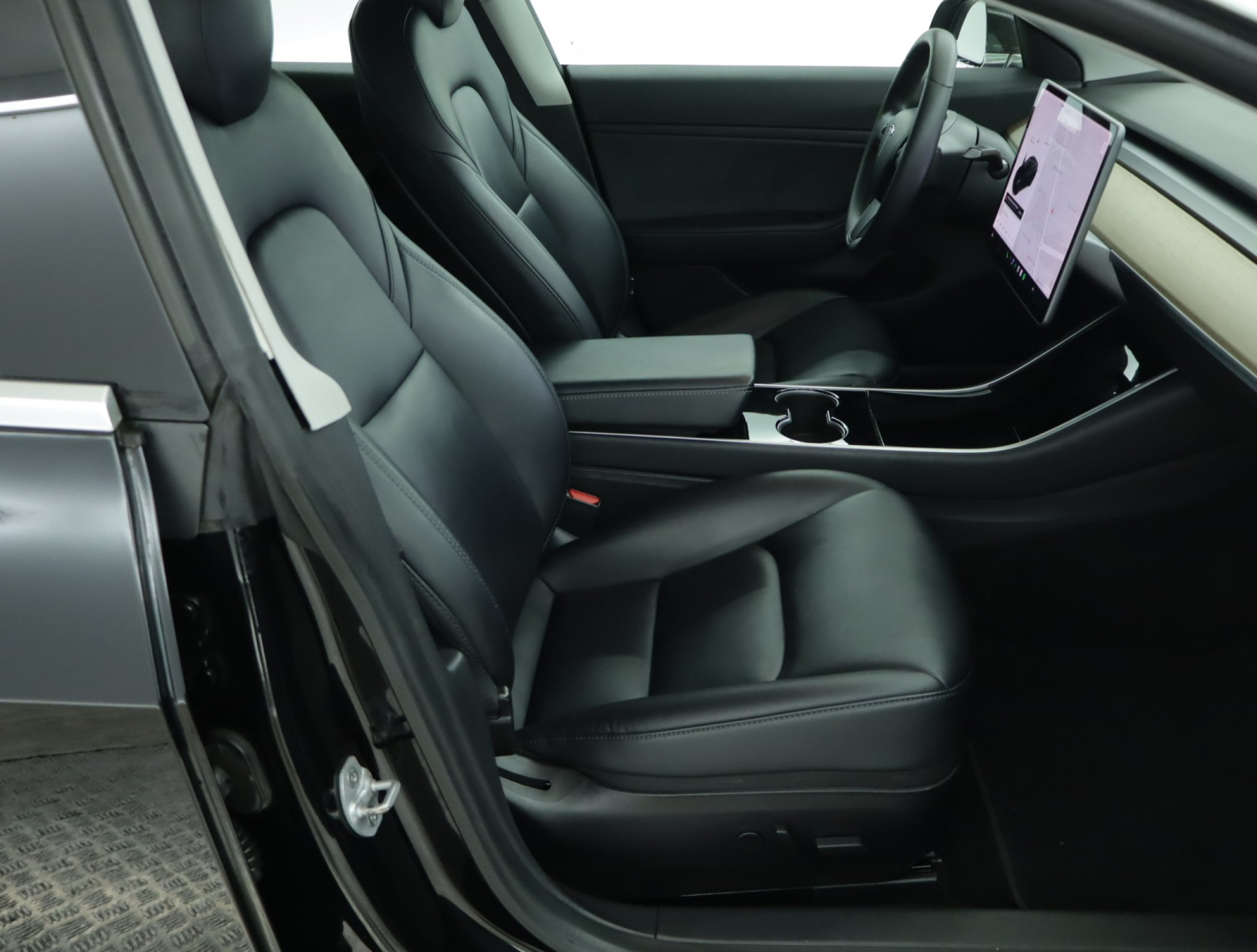 Tesla Model 3 Long Range AWD – fotografie 12