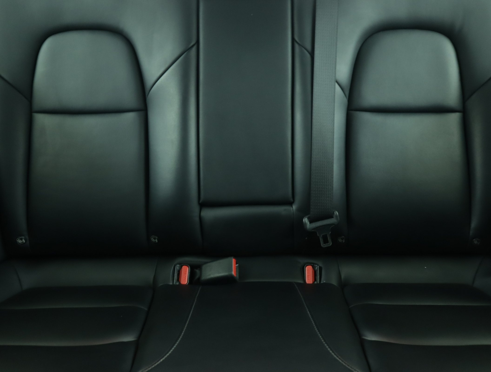 Tesla Model 3 Long Range AWD – fotografie 14