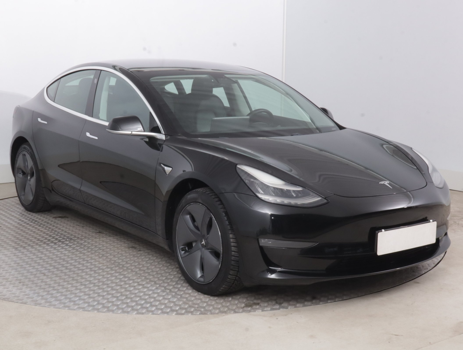 Tesla Model 3 Long Range AWD – fotografie 1