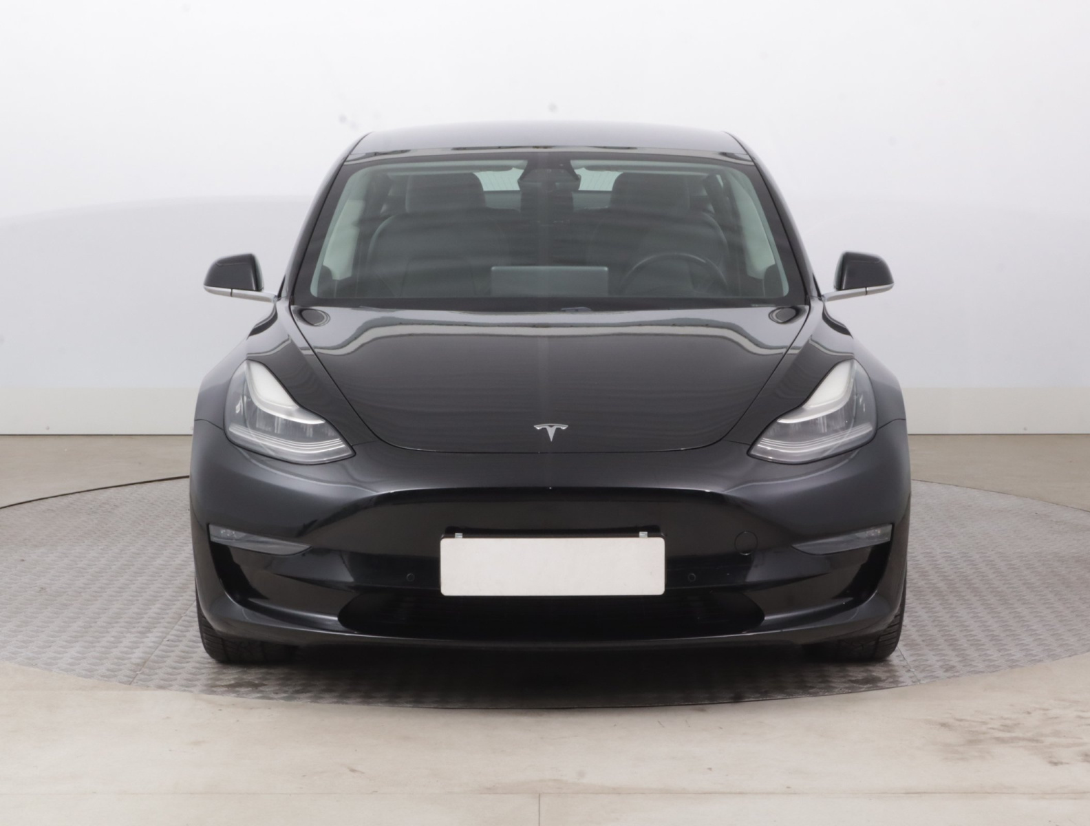 Tesla Model 3 Long Range AWD – fotografie 2