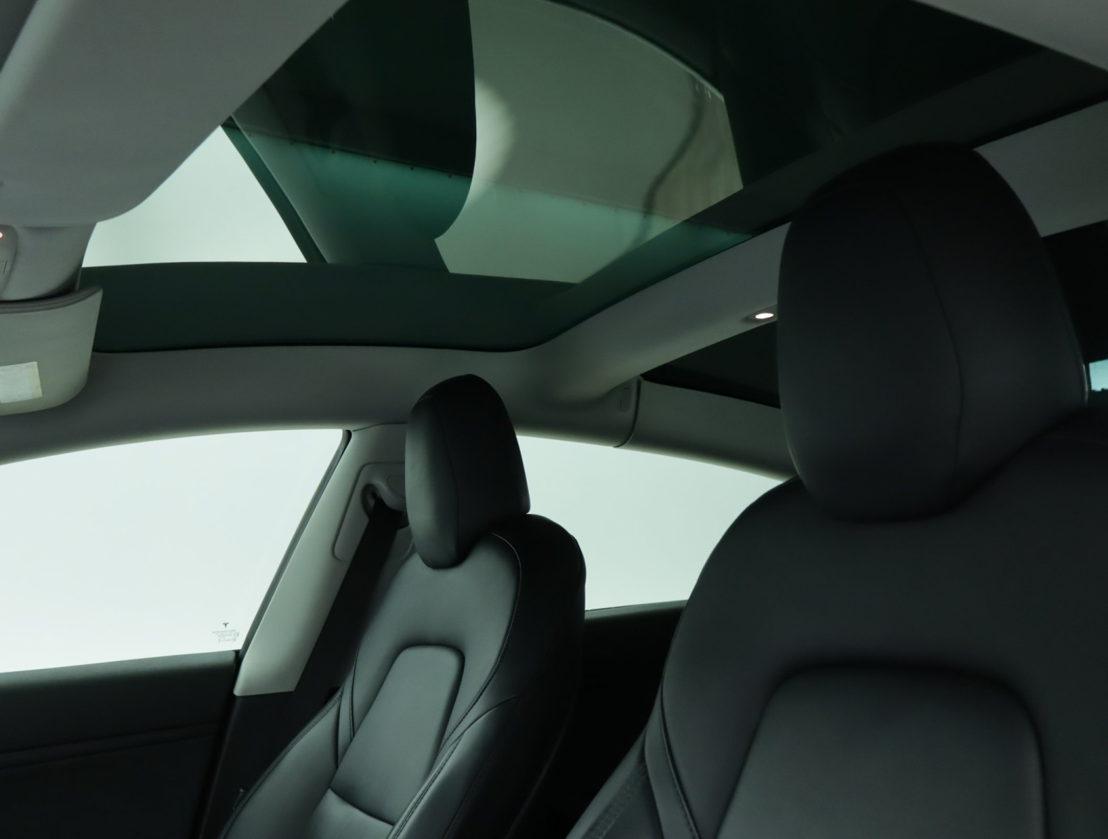 Tesla Model 3 Long Range AWD – fotografie 21