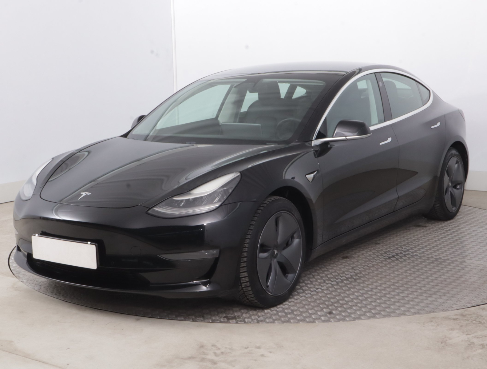 Tesla Model 3 Long Range AWD – fotografie 3