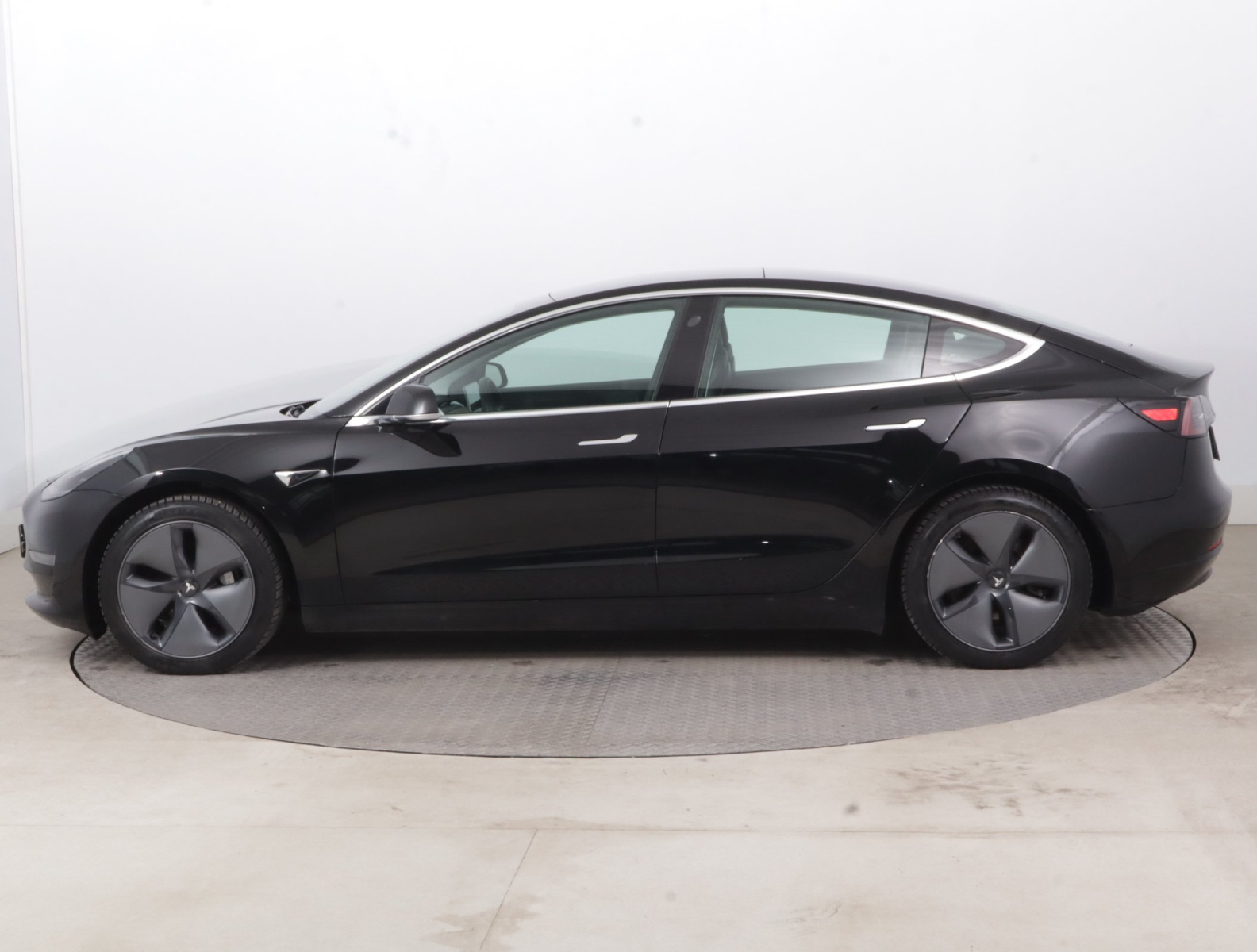 Tesla Model 3 Long Range AWD – fotografie 4