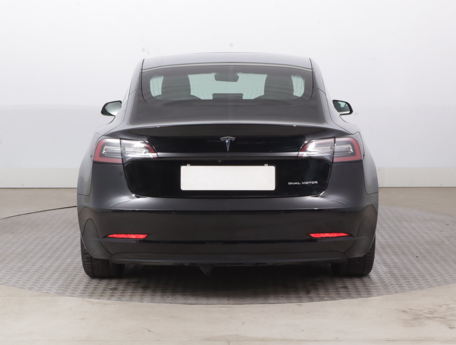 Tesla Model 3 Long Range AWD – fotografie 6