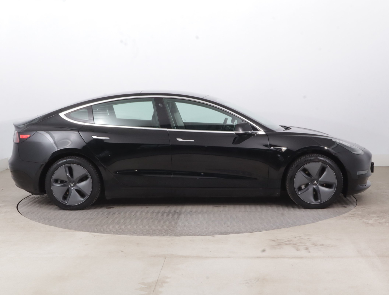 Tesla Model 3 Long Range AWD – fotografie 8