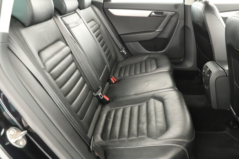 Volkswagen Passat, 2011