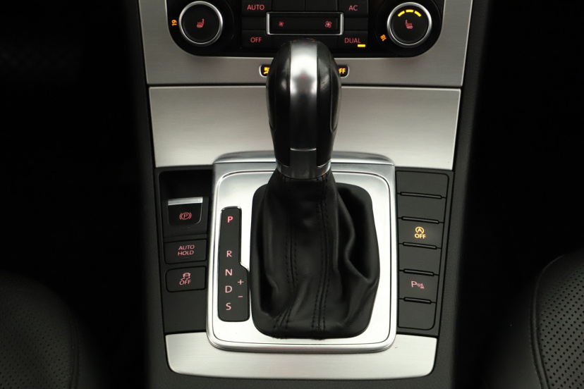 Volkswagen Passat, 2011