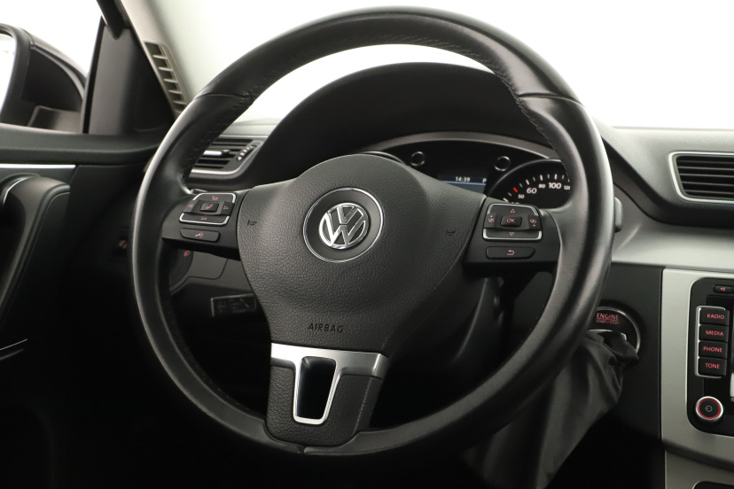 Volkswagen Passat, 2011