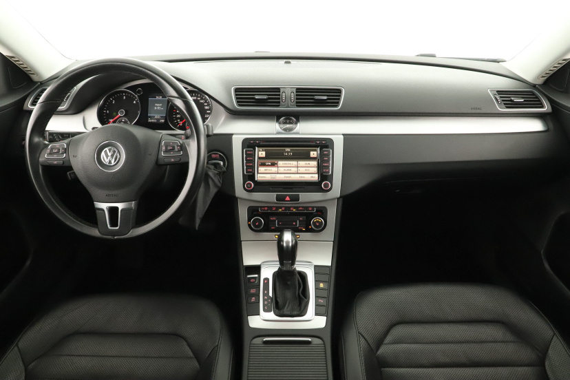 Volkswagen Passat, 2011