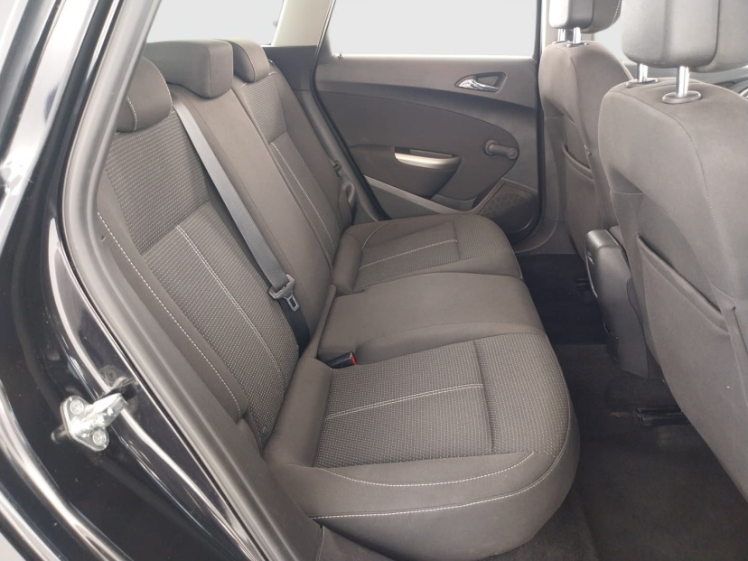Opel Astra, 2011