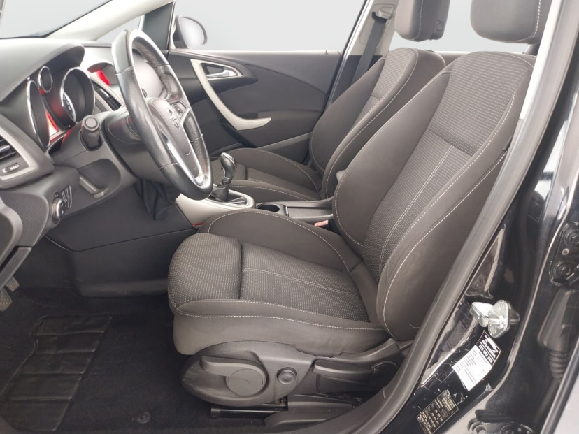 Opel Astra, 2011
