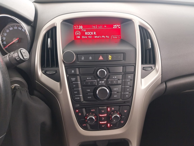 Opel Astra, 2011