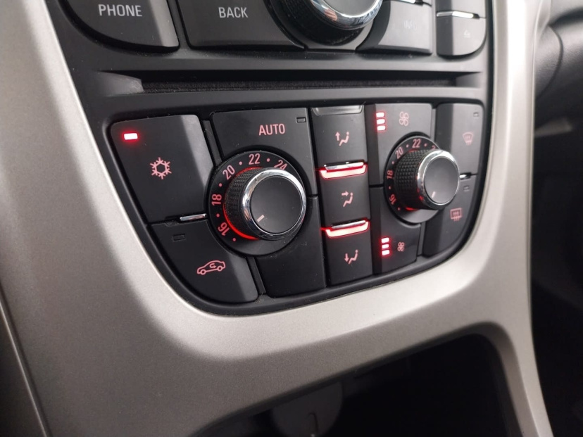 Opel Astra, 2011