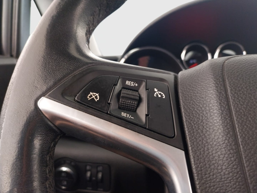 Opel Astra, 2011