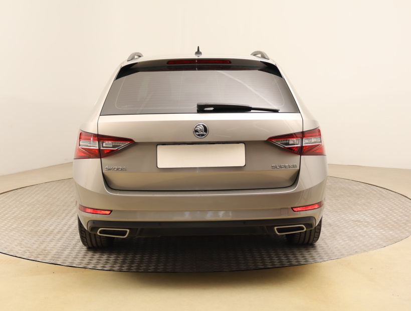 Škoda Superb, 2016