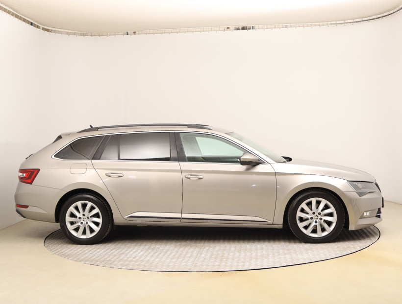 Škoda Superb, 2016
