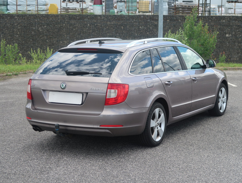 Škoda Superb, 2012