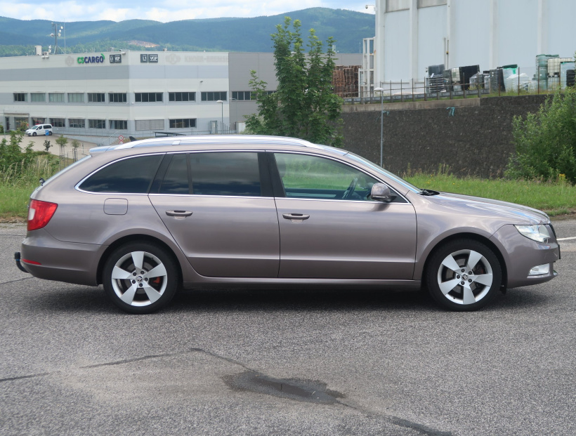 Škoda Superb, 2012