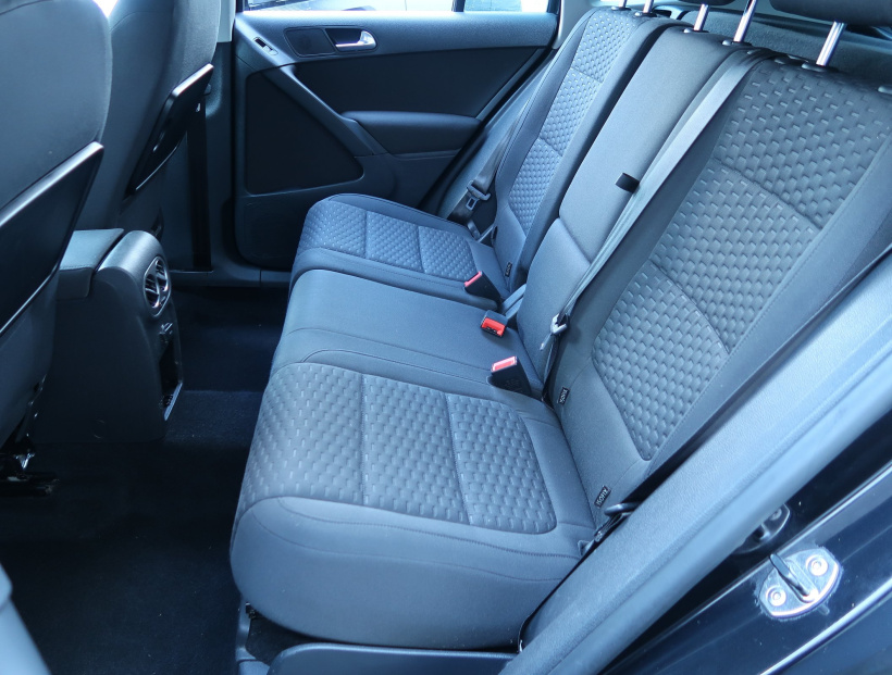 Volkswagen Tiguan, 2011