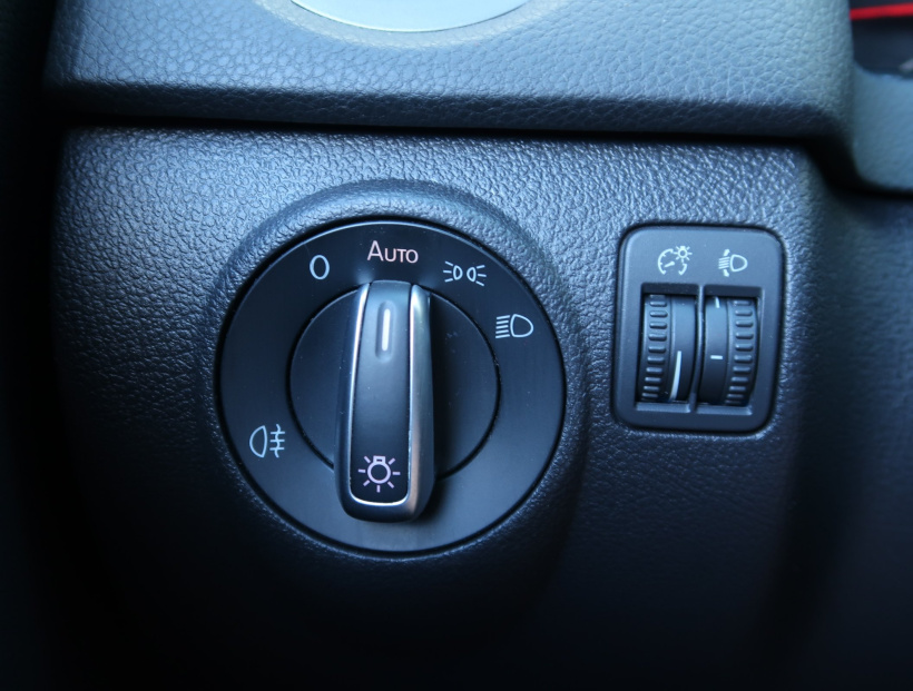 Volkswagen Tiguan, 2011