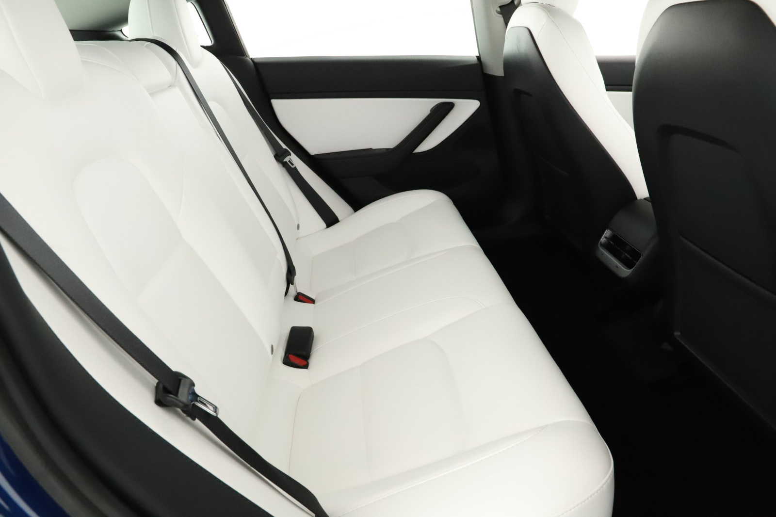 Tesla Model 3 Long Range AWD – fotografie 11