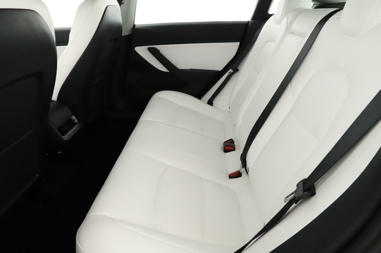Tesla Model 3 Long Range AWD – fotografie 12