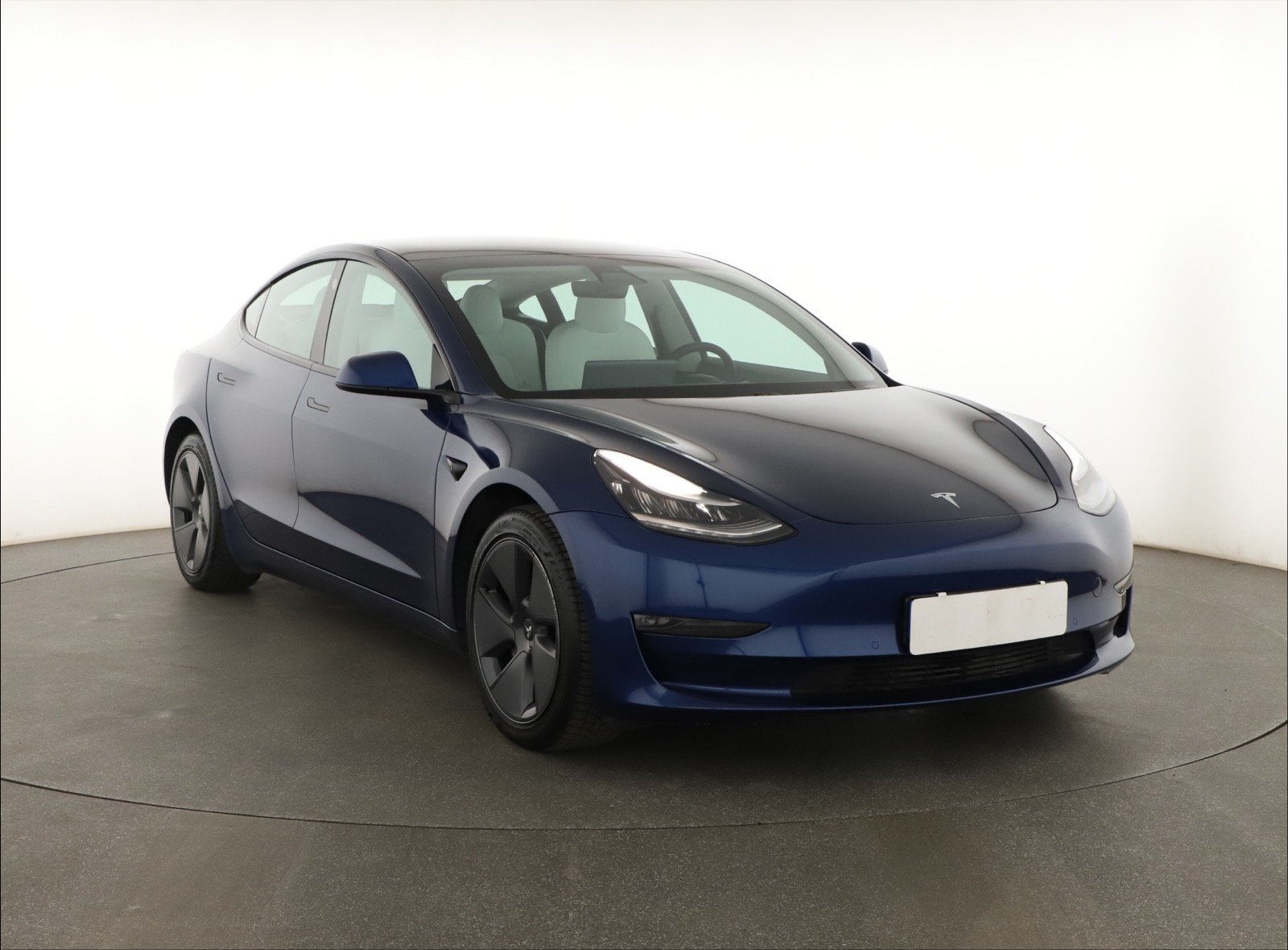 Tesla Model 3 Long Range AWD – fotografie 1