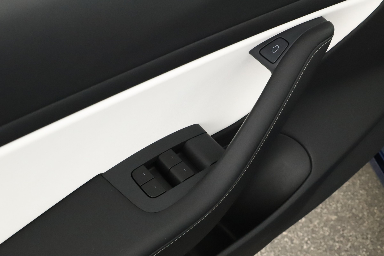 Tesla Model 3 Long Range AWD – fotografie 15