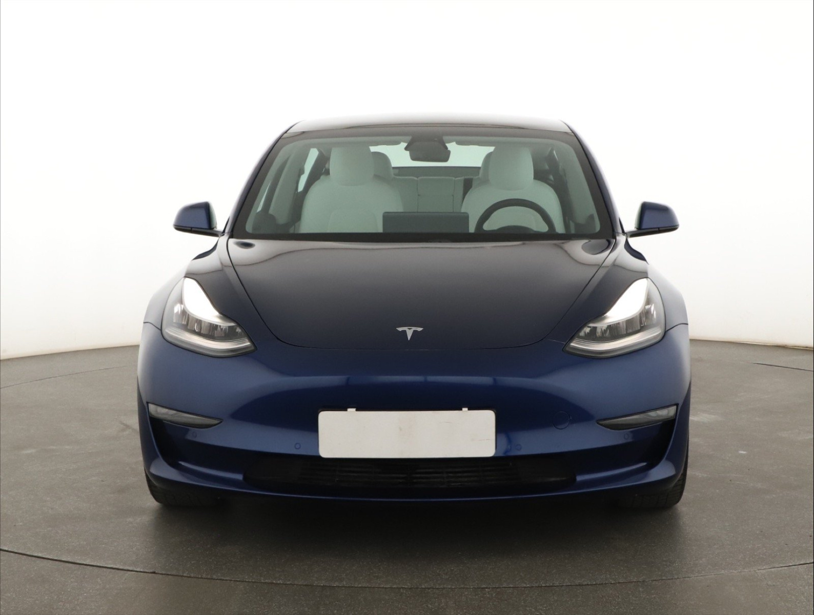 Tesla Model 3 Long Range AWD – fotografie 2