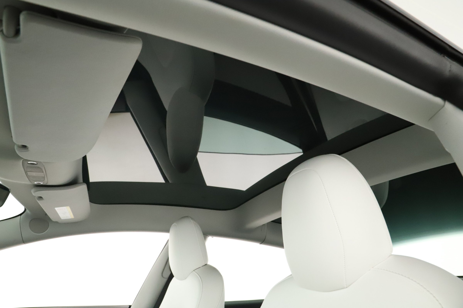 Tesla Model 3 Long Range AWD – fotografie 18