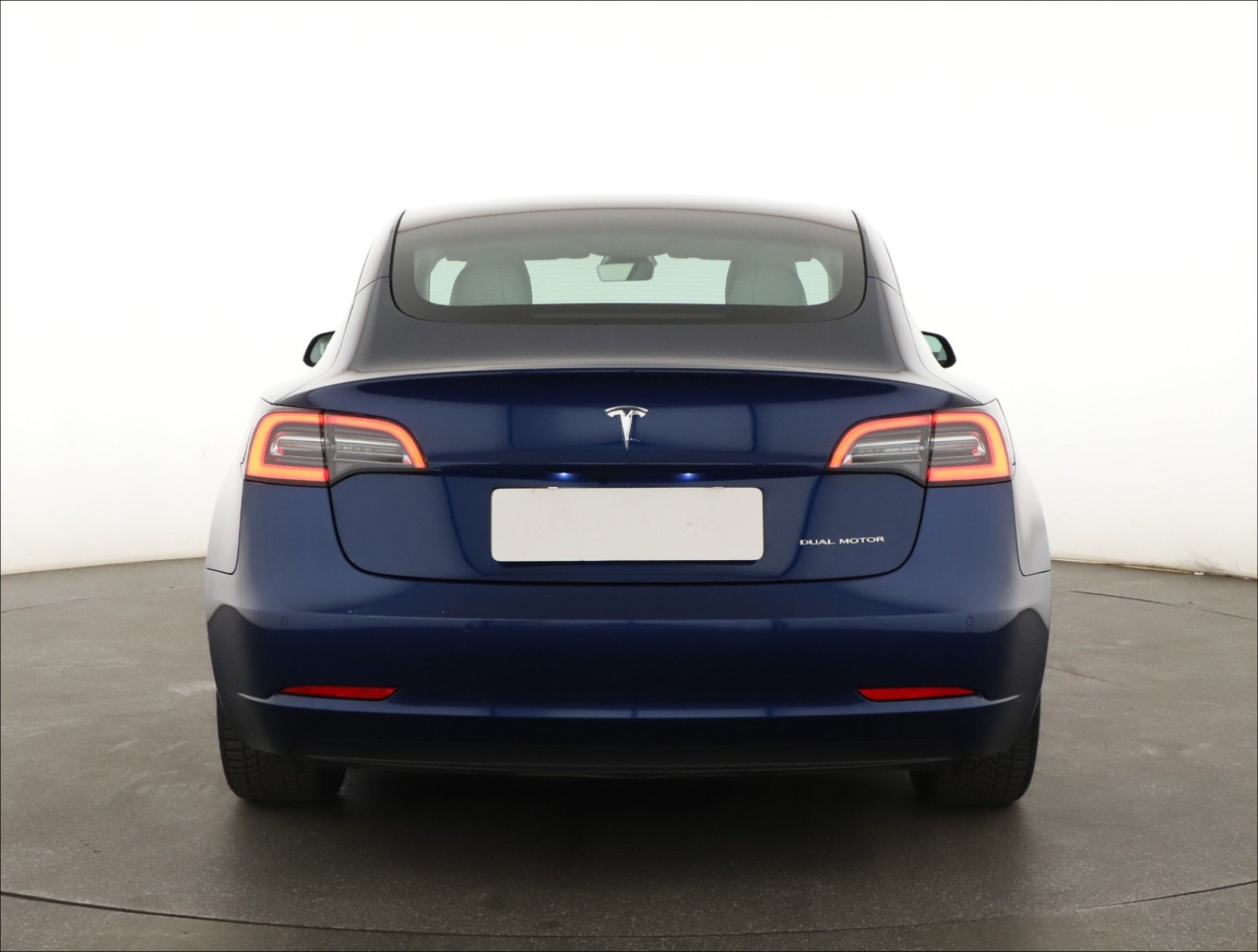 Tesla Model 3 Long Range AWD – fotografie 6
