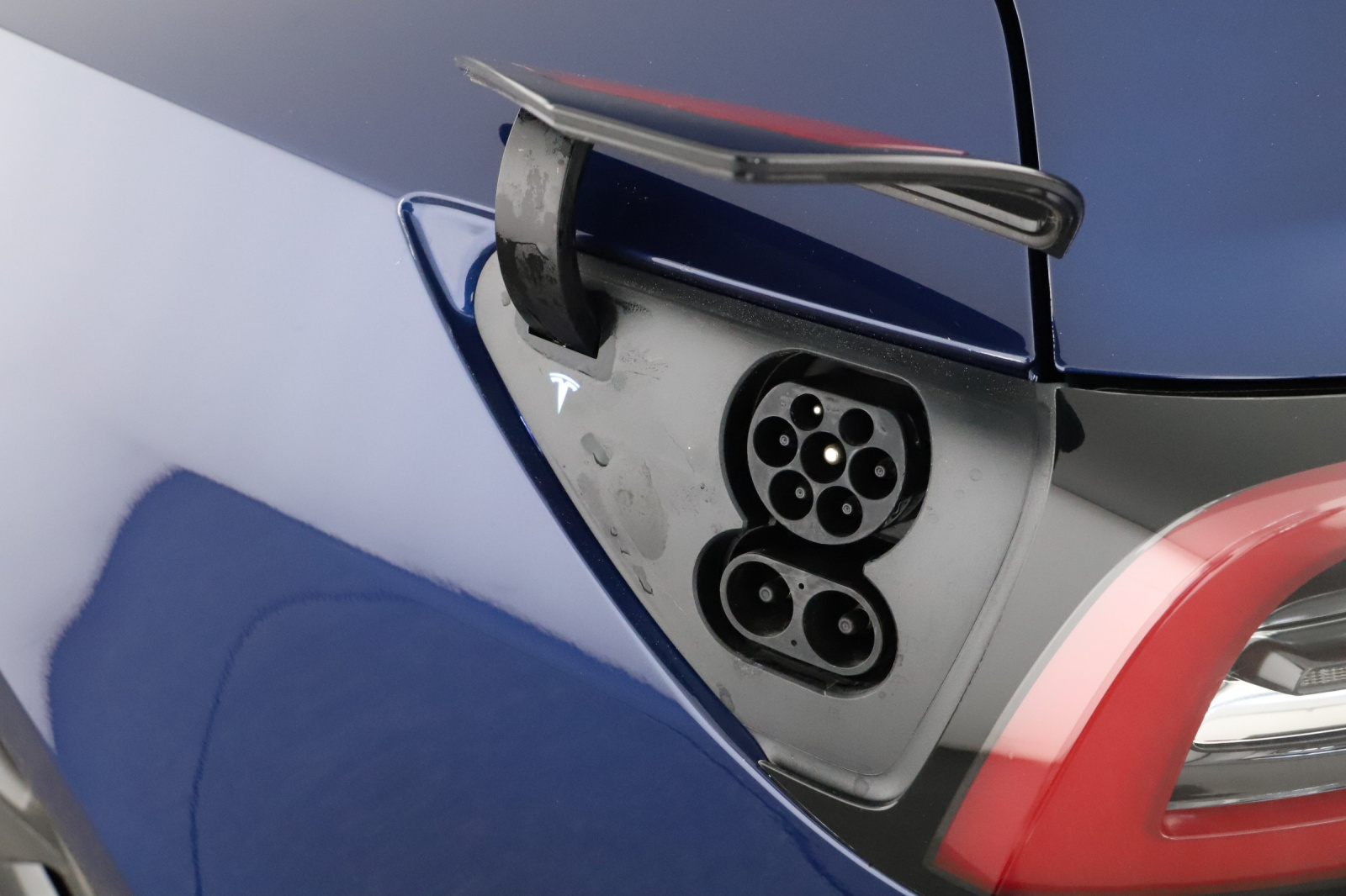 Tesla Model 3 Long Range AWD – fotografie 25