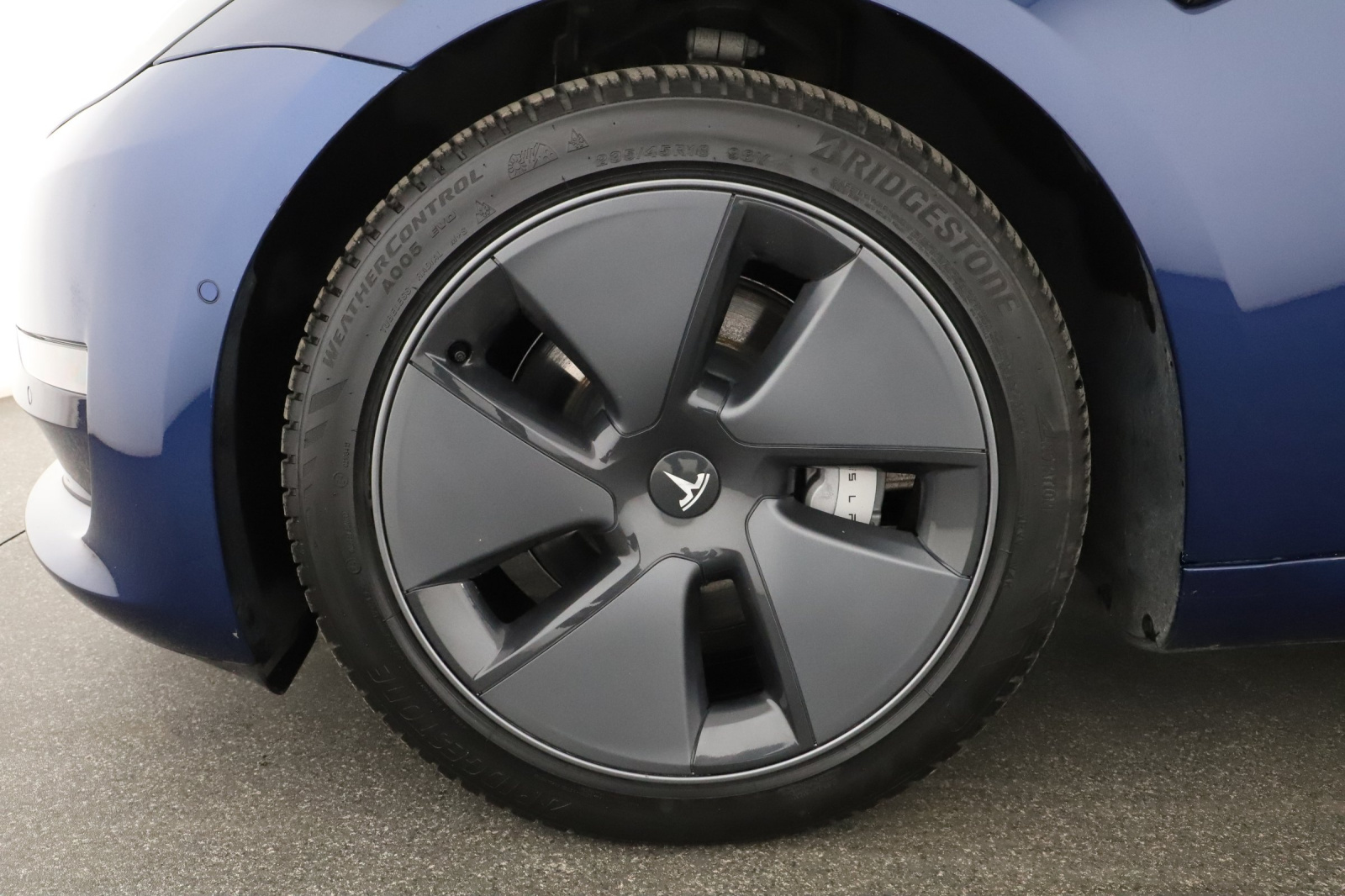 Tesla Model 3 Long Range AWD – fotografie 26