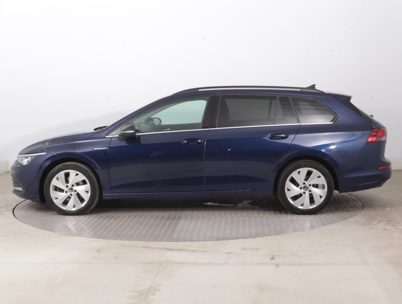 Volkswagen Golf, 2022