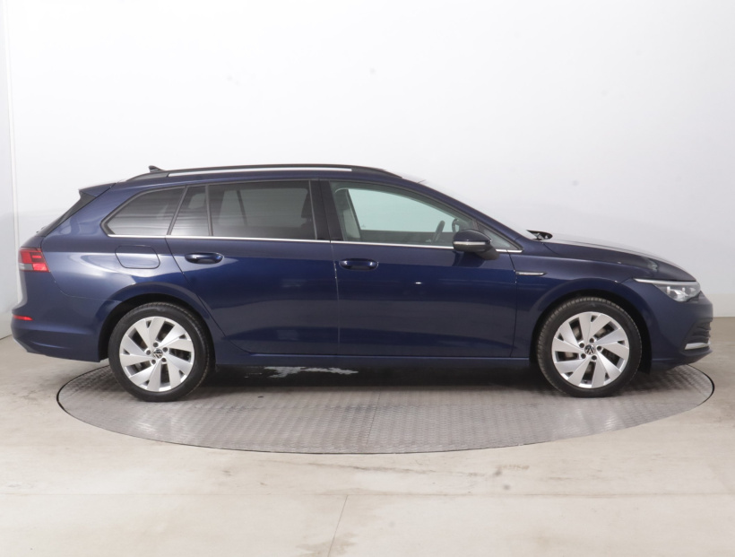 Volkswagen Golf, 2022