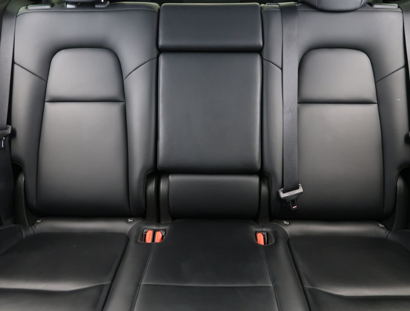 Tesla Model Y Long Range AWD – fotografie 14
