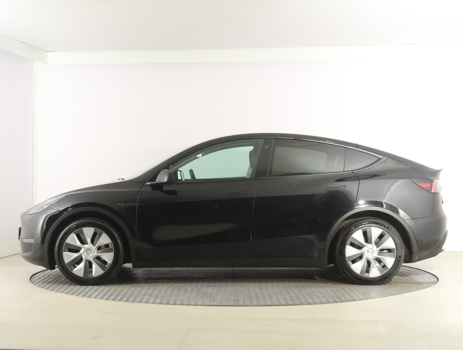 Tesla Model Y Long Range AWD – fotografie 4
