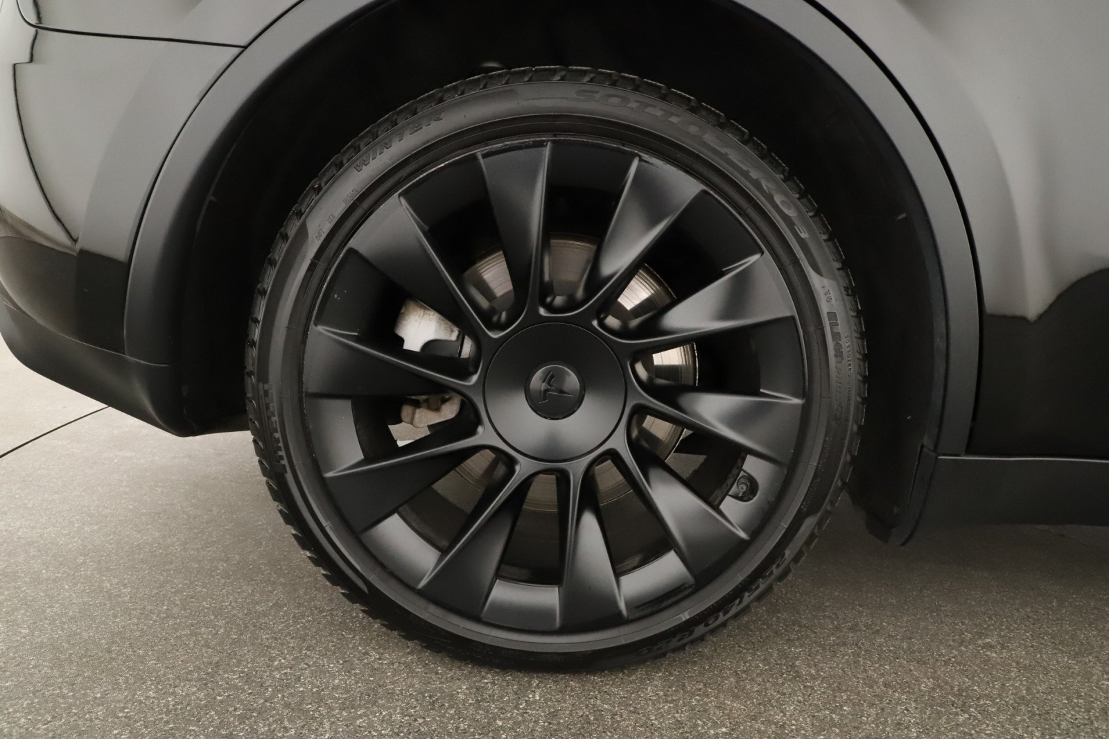 Tesla Model Y Long Range AWD – fotografie 18