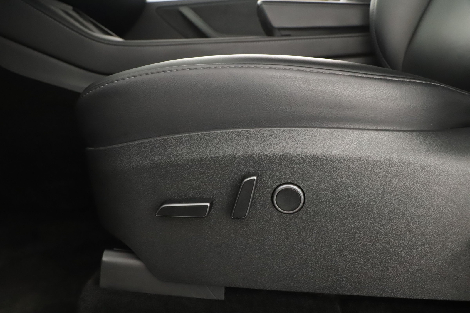 Tesla Model Y Long Range AWD – fotografie 30