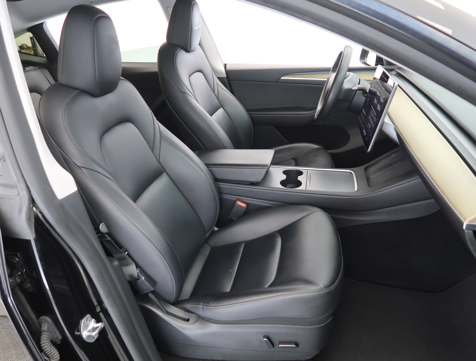 Tesla Model Y Standard Range – fotografie 12