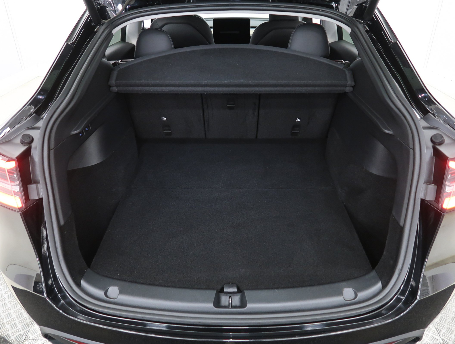 Tesla Model Y Standard Range – fotografie 19