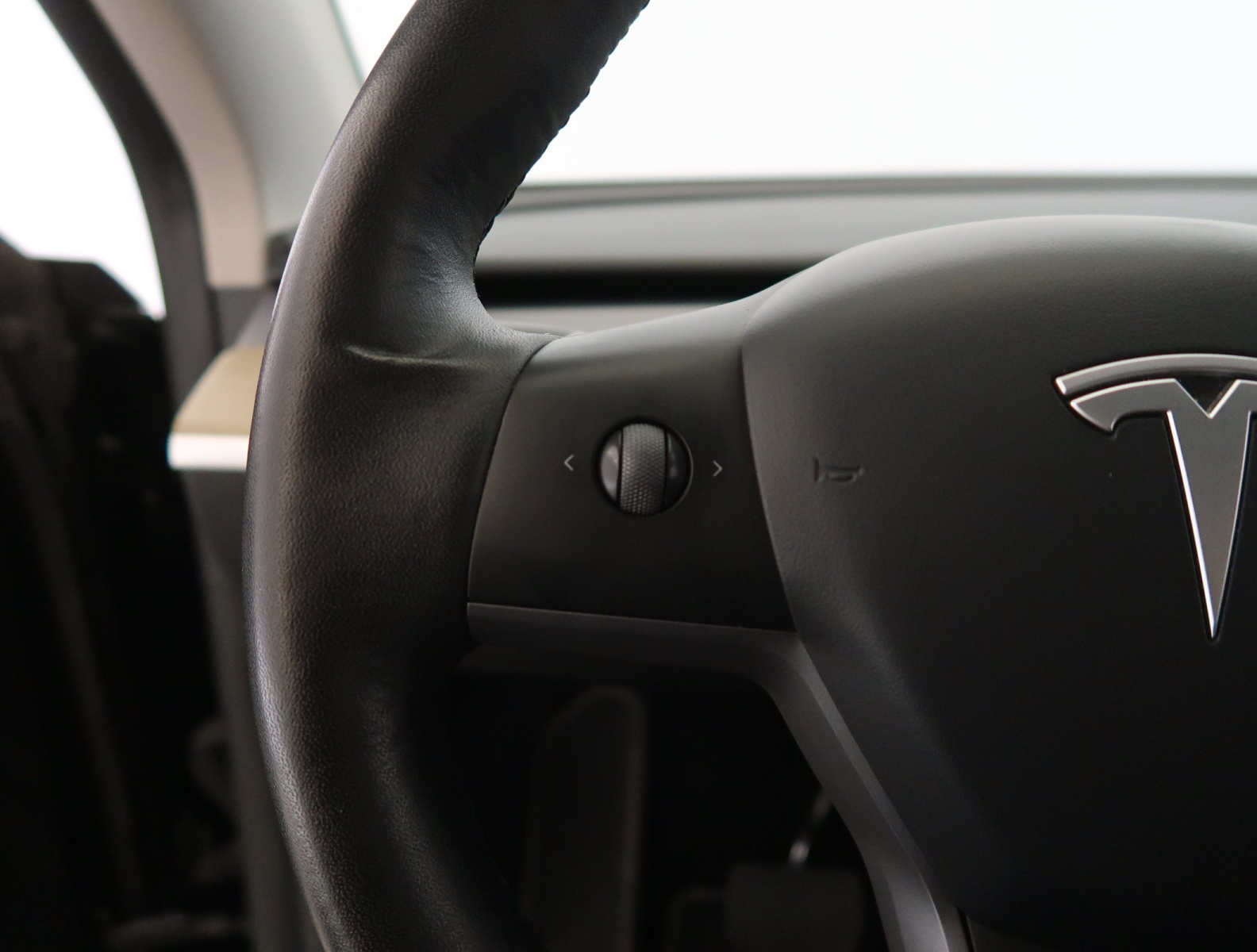 Tesla Model Y Standard Range – fotografie 21
