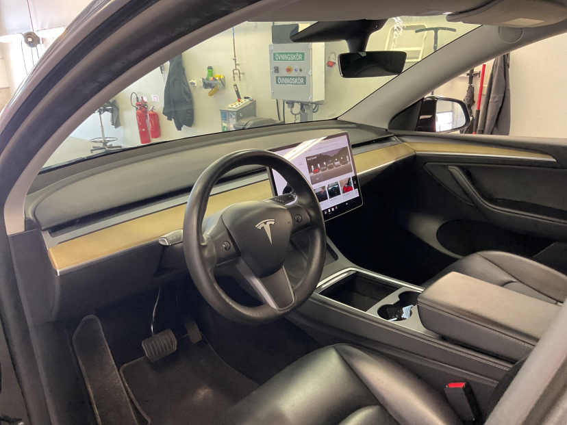 Tesla Model Y, 2023