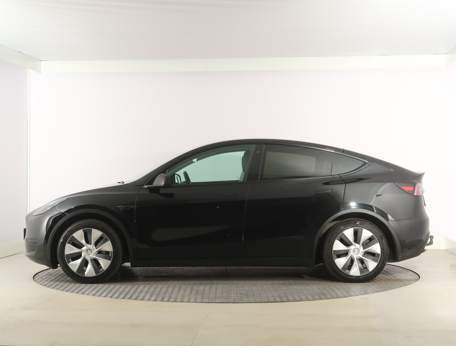 Tesla Model Y Standard Range – fotografie 4