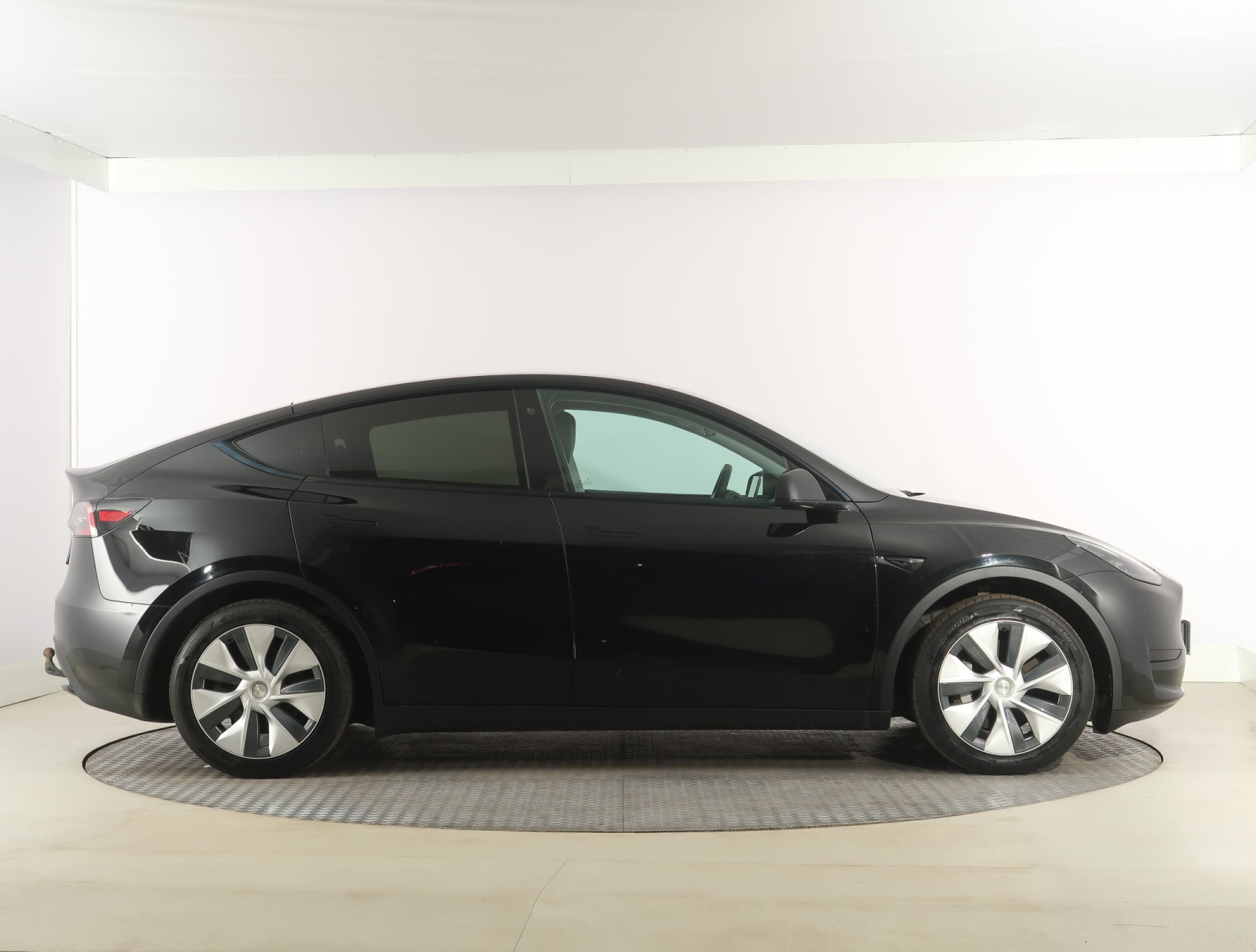 Tesla Model Y Standard Range – fotografie 8