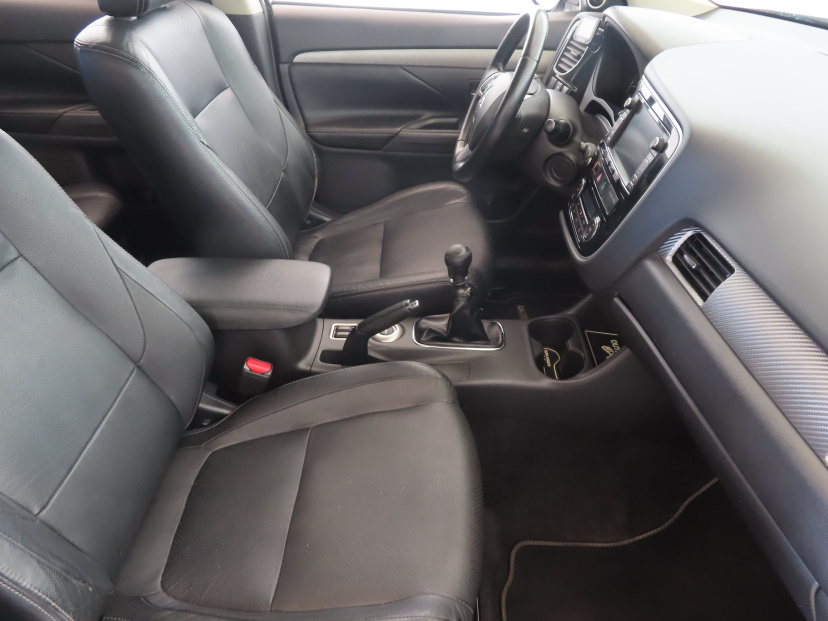 Mitsubishi Outlander, 2014