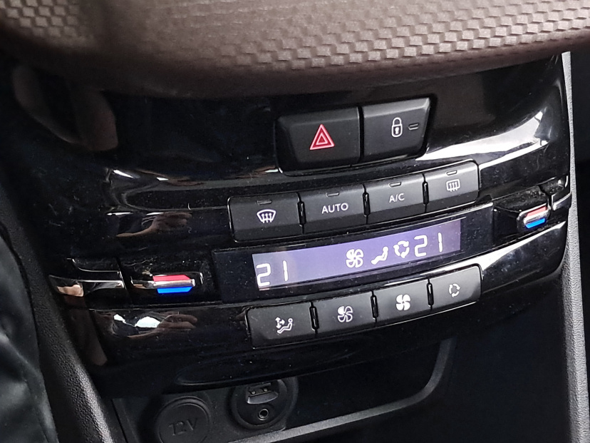 Peugeot 2008, 2015