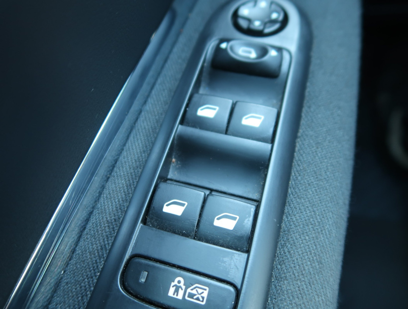 Peugeot 3008, 2012