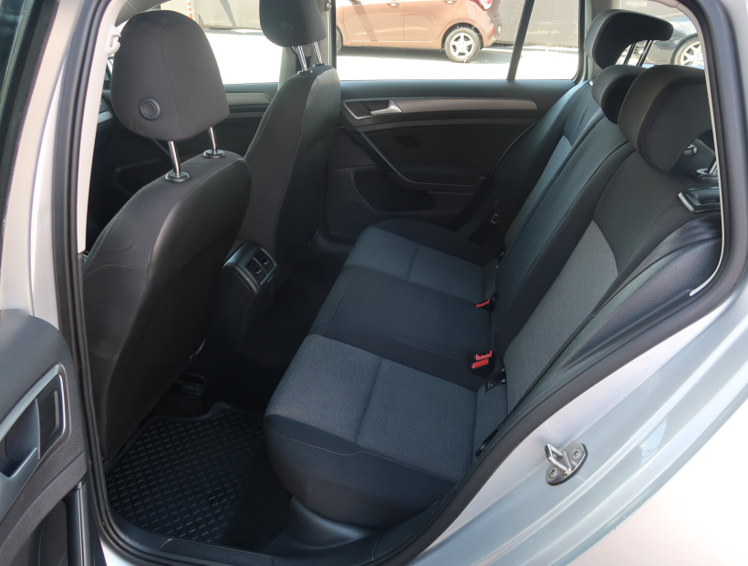 Volkswagen Golf, 2015