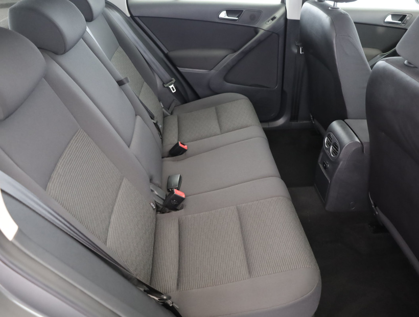 Volkswagen Tiguan, 2012